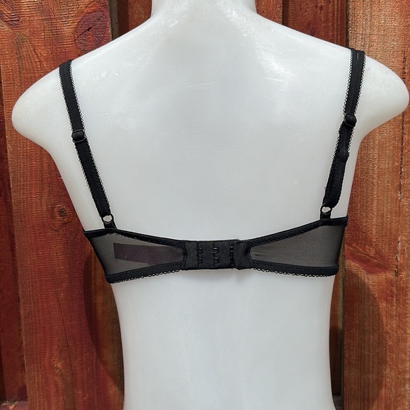 Victoria's Secret Black and Cream Lace Bra Size 34B - Picture 5 of 10